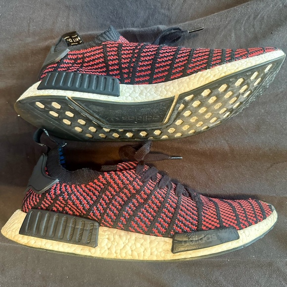 Adidas NMD R1 STLT Primeknit sneaker in Core Black and Solid Red.  Men's size 13 - Picture 2 of 7